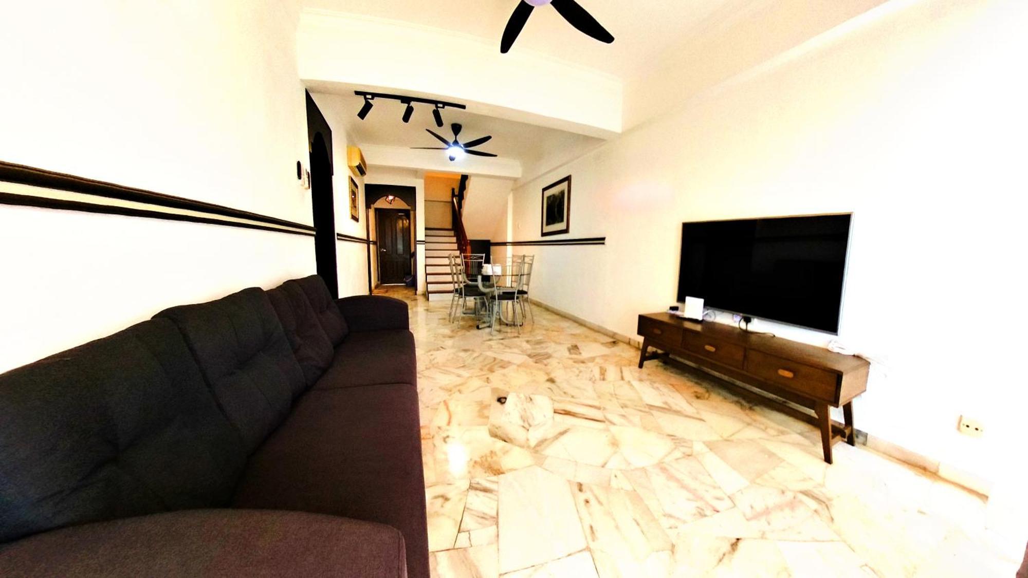 Holiday home 13Pax Glory Executive Suite, Doorstep Beach, Pool, Bbq, Wifi, 50